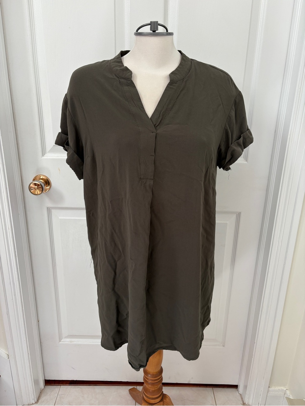 H&M Olive V-Neck Short Sleeve Midi Dress